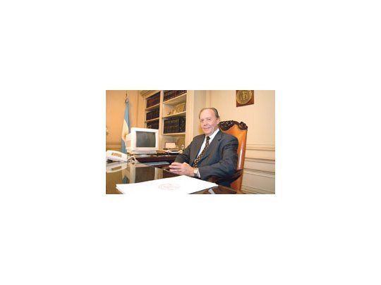 En la Argentina las inversiones pagan un muy alto «costo de incertidumbre», según el titular de la Bolsa de Comercio de Rosario, Jorge Weskamp.