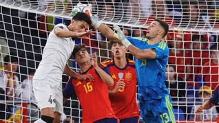 Merchas Doski sorprendió con un zurdazo desde el borde del área que sorprendió al arquero español Joan García y anotó el gol del empate. Merchas Doski sorprendió con un zurdazo desde el borde del área que sorprendió al arquero español Joan García y anotó el gol del empate.