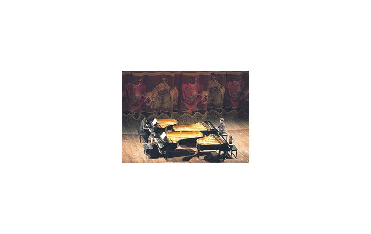 ámbito.com | Los cuatro integrantes de la familia en el Concierto ofrecido en el teatro Colón.