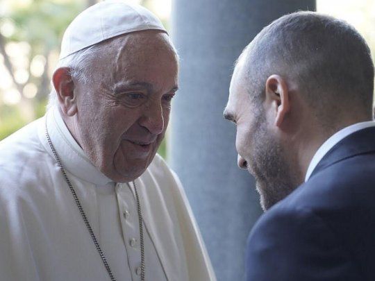 Papa saluda a Martin Guzmán