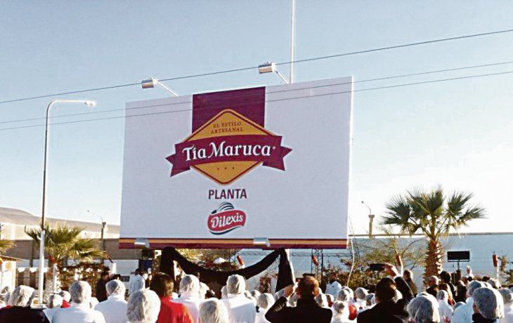 La empresa tiene otra fábrica en San Juan donde emplea a 300 trabajadores. La empresa tiene otra fábrica en San Juan donde emplea a 300 trabajadores.