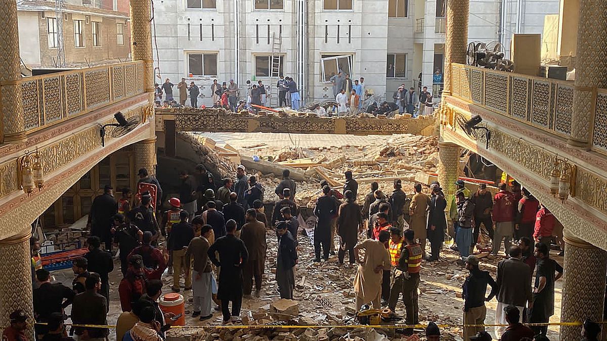 almost 30 dead in a suicide attack on a mosque