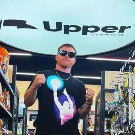 Las tiendas de conveniencia llamadas Upper son otros de los grandes negocios del campeón mundial mexicano Saúl Canelo Álvarez, quien entre todos sus emprendimientos da trabajo a más de 1.500 personas. Las tiendas de conveniencia llamadas Upper son otros de los grandes negocios del campeón mundial mexicano Saúl Canelo Álvarez, quien entre todos sus emprendimientos da trabajo a más de 1.500 personas.
