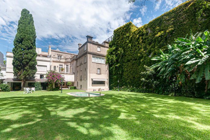 La vivienda que salió recientemente al mercado es una de las más amplias de la ciudad con 949 m2 cubiertos La vivienda que salió recientemente al mercado es una de las más amplias de la ciudad con 949 m2 cubiertos