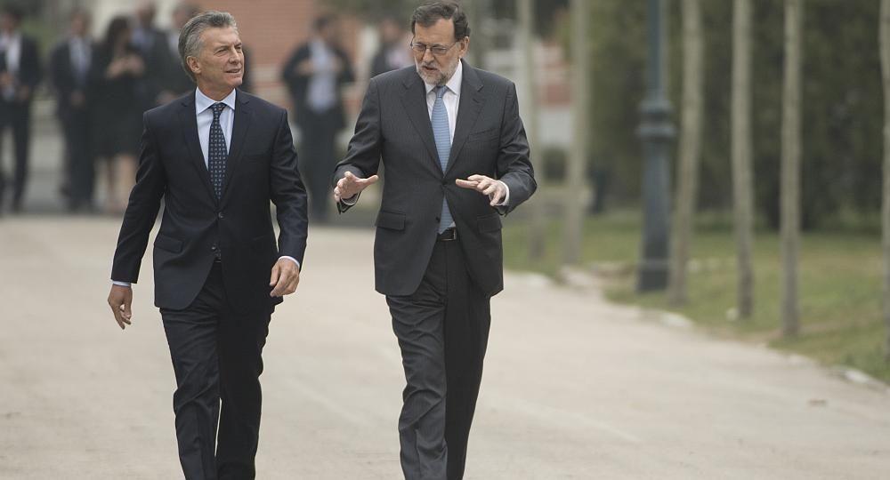 El presidente Macri fue recibido por su par español, Mariano Rajoy, en el Palacion de La Moncloa.