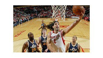 Scola volvió a ser determinante para los Rockets.