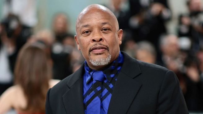 Dr. Dre comenzó a trabajar en la industria en 1984 con el grupo musical World Class Wreckin Cru.