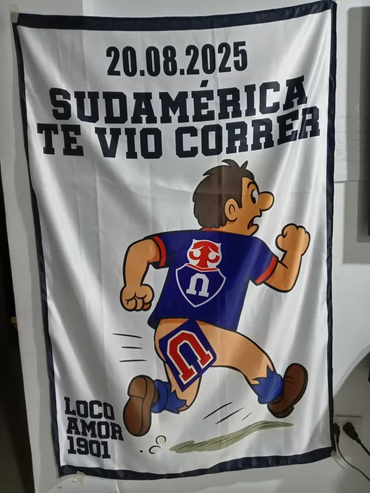 La polémica bandera que desplegaron los hinchas de Alianza Lima. La polémica bandera que desplegaron los hinchas de Alianza Lima.