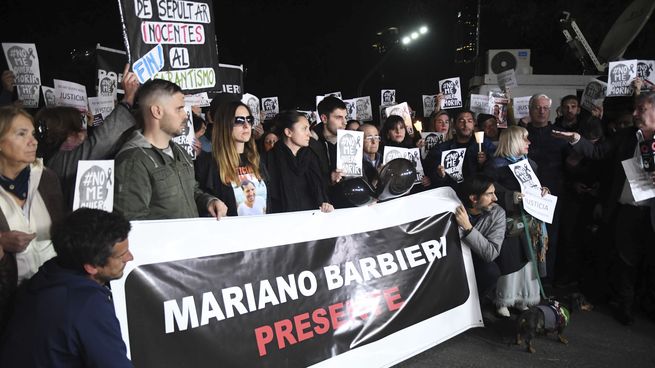 Familiares y amigos marcharon para pedir justicia por Mariano Barbieri.