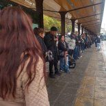 Colectivos: el Gobierno recibe a las cámaras empresarias. Colectivos: el Gobierno recibe a las cámaras empresarias.