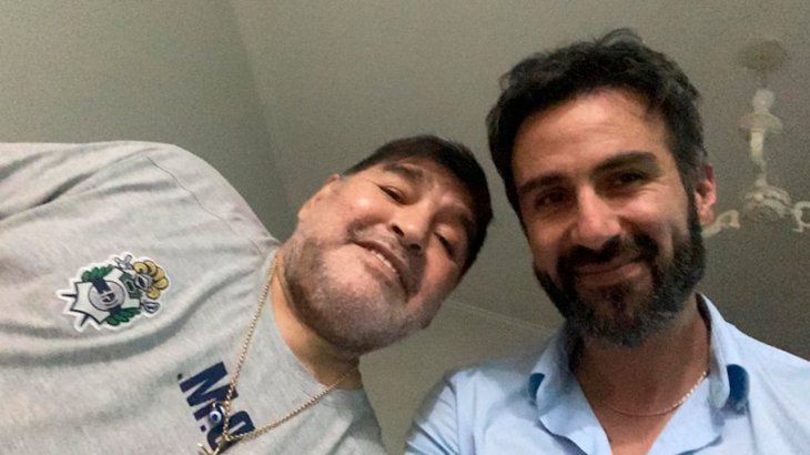 Diego Maradona junto al médico Leopoldo Luque.