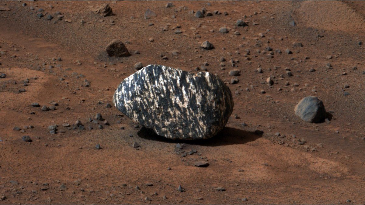 Surprising discovery on Mars: NASA discovered a mysterious striped rock