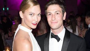Josh Kushner y su mujer, la modelo, Karlie Kloss.