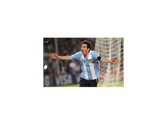 Messi fue la figura de la noche, con dos goles y una gran tarea en la creación de juego.