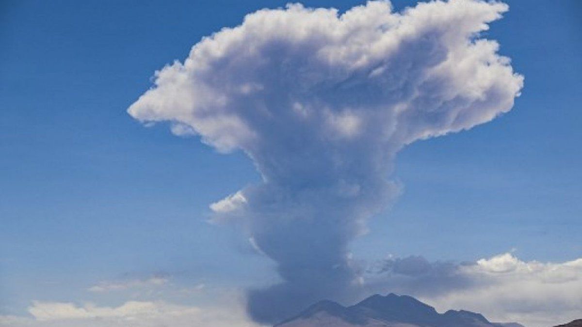 There is a yellow alert due to the Láscar volcano and it could affect Jujuy