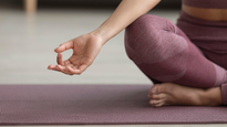 El yoga ayuda a aliviar tensiones y mejorar la movilidad del cuerpo.