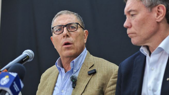 El ministro Gabriel Oddone y el equipo económico siguen de cerca la inquietud empresarial por el IMCD y la situación cambiaria en Argentina.