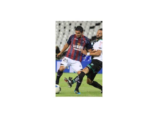 Bueno marcó dos goles, pero no pudo torcer la historia para San Lorenzo.