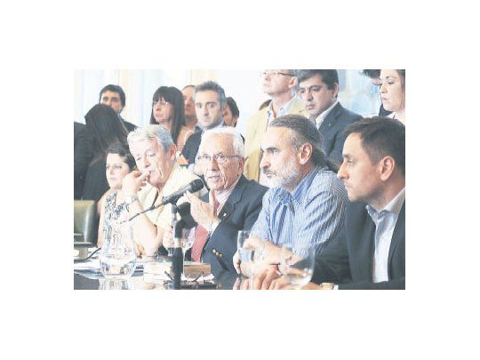Héctor Recalde, Carlos Kunkel, Diana Conti, Juan Cabandié, Juliana Di Tullio, Nilda Garré, Luis Basterra y Andrés Larroque anunciaron que no irán a la jura de Mauricio Macri.