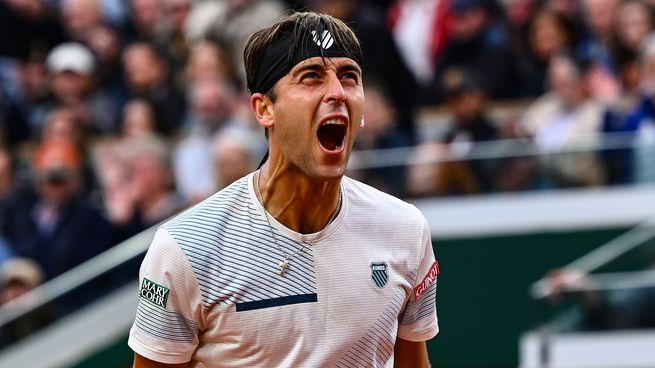 Con todo. Etcheverry, que defiende los cuartos de final, debutó con un éxito en Roland Garros.
