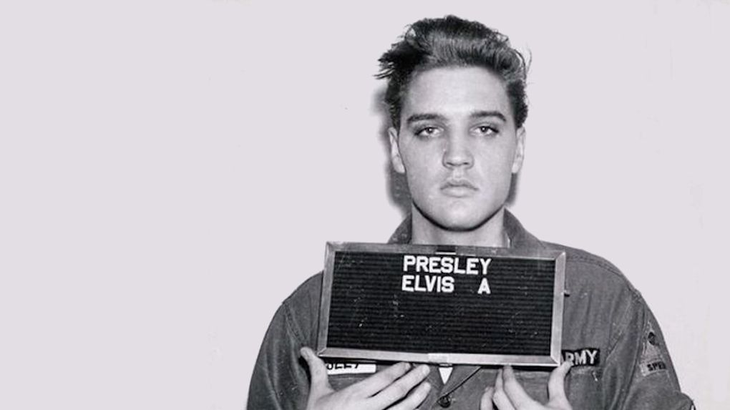Elvis Presley fue detenido en la década del 50 por exceso de velocidad y consumo de alcohol.