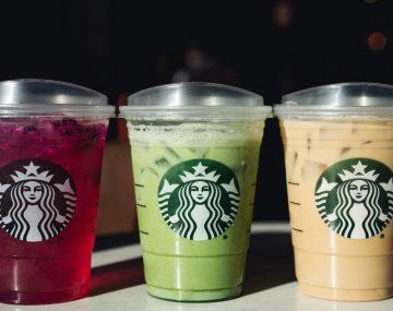 La nueva tapa de Starbucks tiene aproximadamente un 9% menos de plástico.