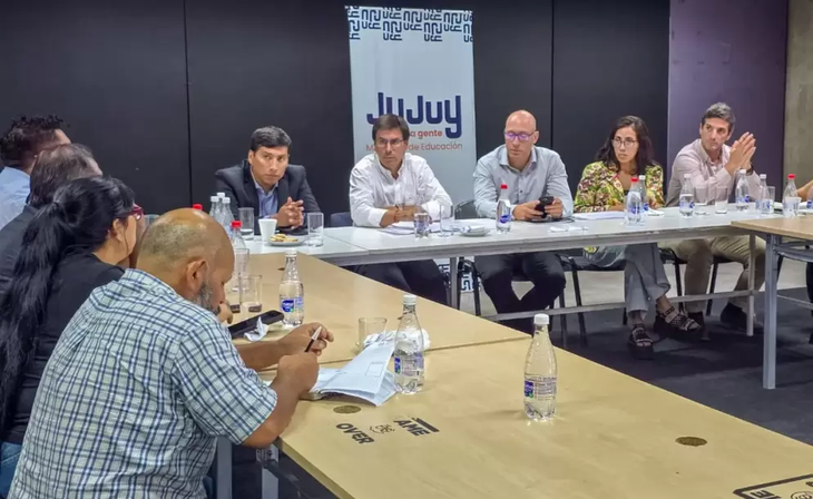 Representantes del gobierno jujeño con referentes de gremios estatales. Representantes del gobierno jujeño con referentes de gremios estatales.