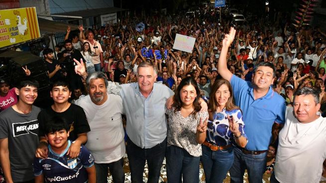 Osvaldo Jaldo festejó junto a la intendenta electa de La Cocha, Gabriela Rodríguez.