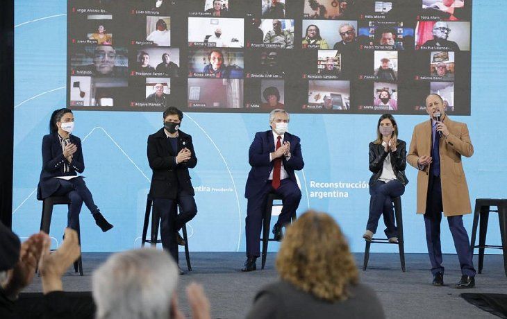 El intendente de Lomas de Zamora, Martín Insaurralde, recibió al presidente, Alberto Fernández; al gobernador bonaerense, Axel Kicillof; a la directora ejecutiva del PAMI, Luana Volnovich; y a la directora ejecutiva de la ANSES, Fernanda Raverta.