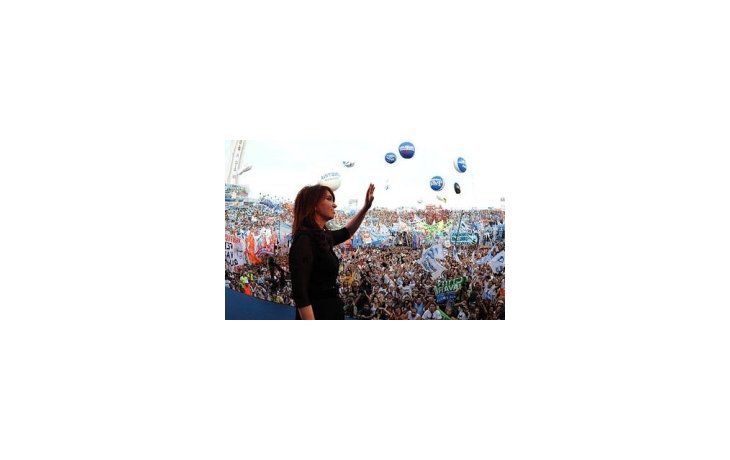 ámbito.com | Cristina de Kircher en otro acto masivo. (Foto de archivo).