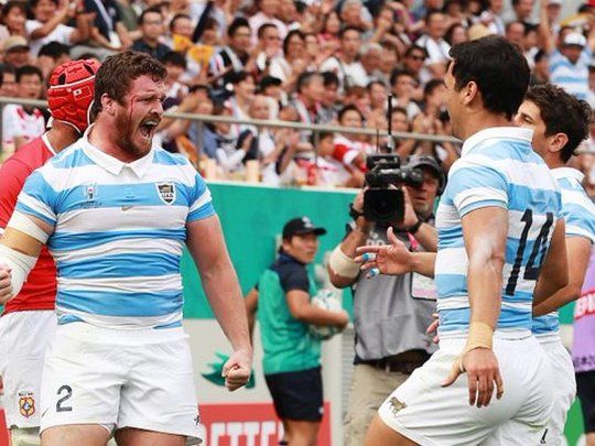 El hoocker&nbsp;Julián Montoya festeja uno de sus tres tries ante Tonga.