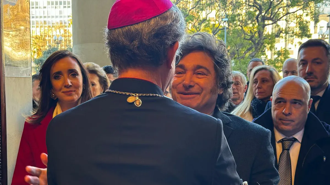 Javier Milei en el Tedéum por el Día de la Independencia en la Catedral Metropolitana, una de sus apariciones protocolares con la Iglesia Católica.