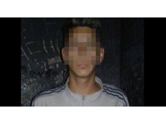 El autor del hecho fue detenido por oficiales del Gabinete Operativo de la Comisaría San Martín 5ta. de Billinghurst en las inmediaciones de su domicilio y fue puesto a disposición de la Fiscalía Penal Juvenil interviniente en el caso.