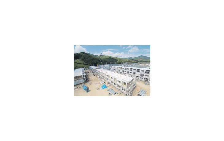 ámbito.com | Contenedores de barco fueron transformados en una solución habitacional para 3.000 familias víctimas del terremoto y el tsunami de marzo en Onagawa, Japón. Un aporte de uno de los arquitectos más creativos del mundo.