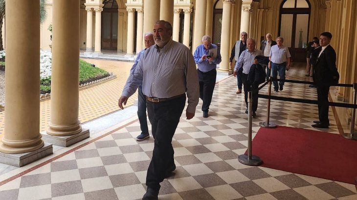 Los representantes de la CGT al ingresar a la reunión en Casa Rosada.