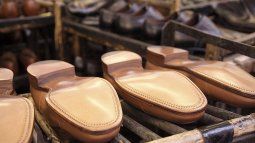 Shoemakers are going through a very difficult time due to the crisis. Shoemakers are going through a very difficult time due to the crisis.