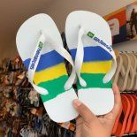 Aumenta el valor en bolsa de las chanclas Havaianas en Brasil tras un boicot bolsonarista. Aumenta el valor en bolsa de las chanclas Havaianas en Brasil tras un boicot bolsonarista.