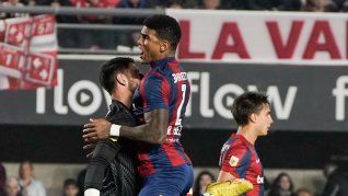Festejo. Batalla atajó un penal en el minuto 98 y San Lorezo se llevó un punto de La Plata.