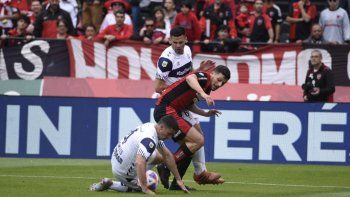 newells le gano a gimnasia y lo privo de llegar a la punta en la liga profesional