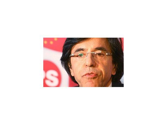 Elio Di Rupo es el encargado de llevar las negociaciones entre los partidos políticos belgas