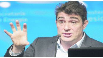 ámbito.com | 48 horas. El lunes, en conferencia de prensa, Javier Iguacel ratificó el cobro del cargo extra a los usuarios. Ayer el Gobierno dio marcha atrás.
