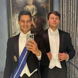 Rob Jetten juró como nuevo primer ministro neerlandés en un contexto político desafiante y con una fuerte impronta de renovación. La presencia del argentino Nicolás Keenan como “Primer Caballero” aporta un vínculo inesperado con el deporte y América Latina. Rob Jetten juró como nuevo primer ministro neerlandés en un contexto político desafiante y con una fuerte impronta de renovación. La presencia del argentino Nicolás Keenan como “Primer Caballero” aporta un vínculo inesperado con el deporte y América Latina.