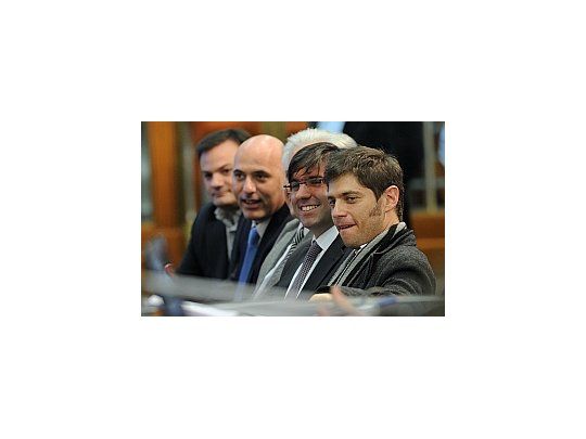 Axel Kicillof, Diego Bossio y las autoridades de Lotería Nacional presenciaron el sorteo.