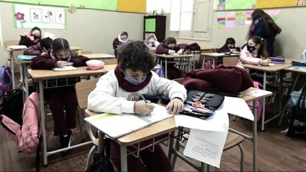Un legislador de Milei quiere que vuelvan las amonestaciones en las escuelas de la Ciudad