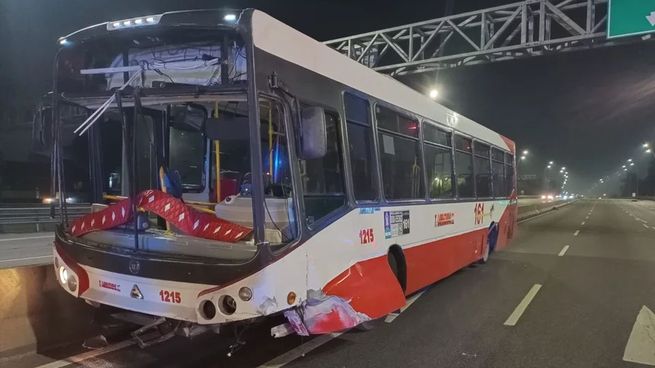 El choque se produjo durante la madrugada.