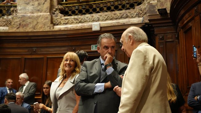 Yamandú Orsi coincidirá con los expresidentes en un acto por los 40 años de democracia que tendrá lugar en la sede del Partido Colorado.