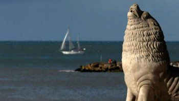 El Gobierno bonaerense formalizó hoy la autorización del desarrollo del turismo a partir del 1 de diciembre próximo y hasta el 4 de abril de 2021.