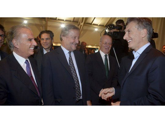 El presidente Macri con los empresarios Bulgheroni (izq.), Ratazzi y Rocca.