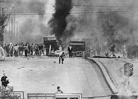 Las barricadas formas de los manifestantes insurrectos para marcar el territorio