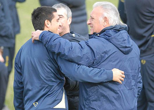 Con el primer jugador con el que habló fue con Riquelme.